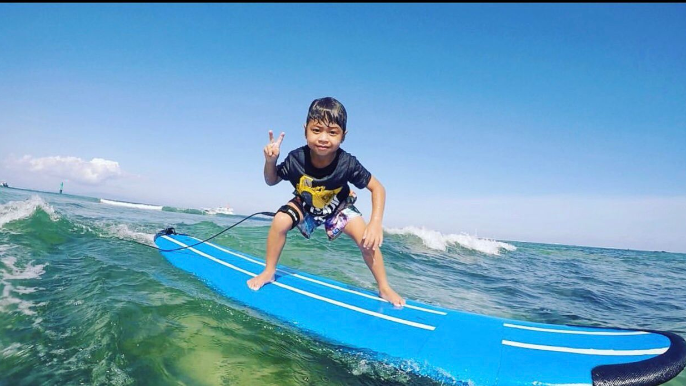 Beginner surf lesson Bali